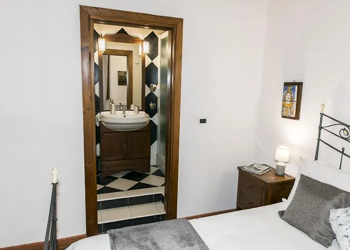Guest house Vicolo Dell'aquila - Residenze Romanae 4*