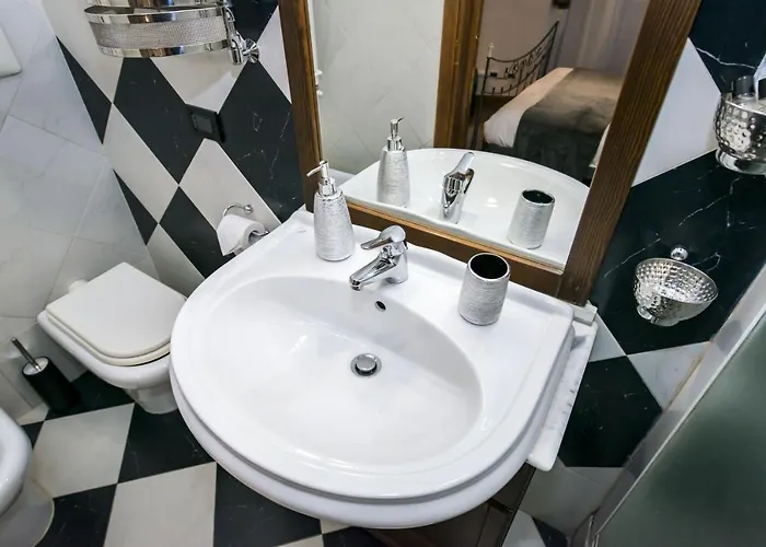 Гостевой дом Vicolo Dell'aquila - Residenze Romanae 4*